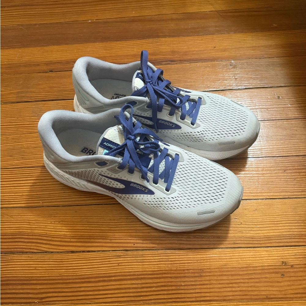 Brooks Women's Light Gray and Blue Running Shoes
